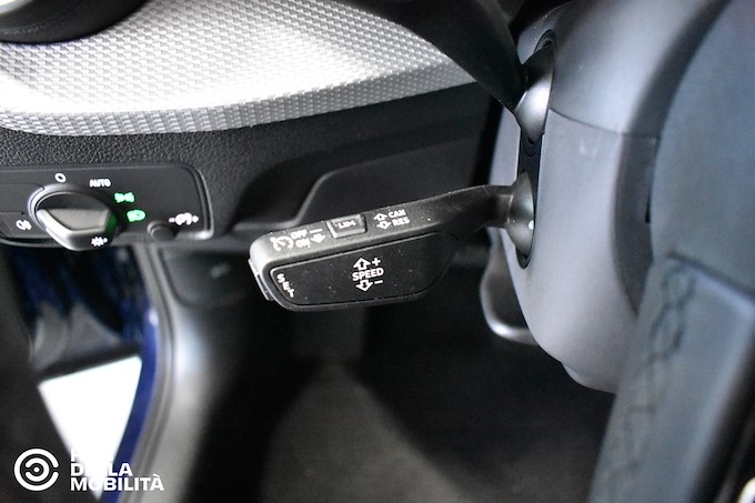 AUDI Q2 30 TDI S tronic Business